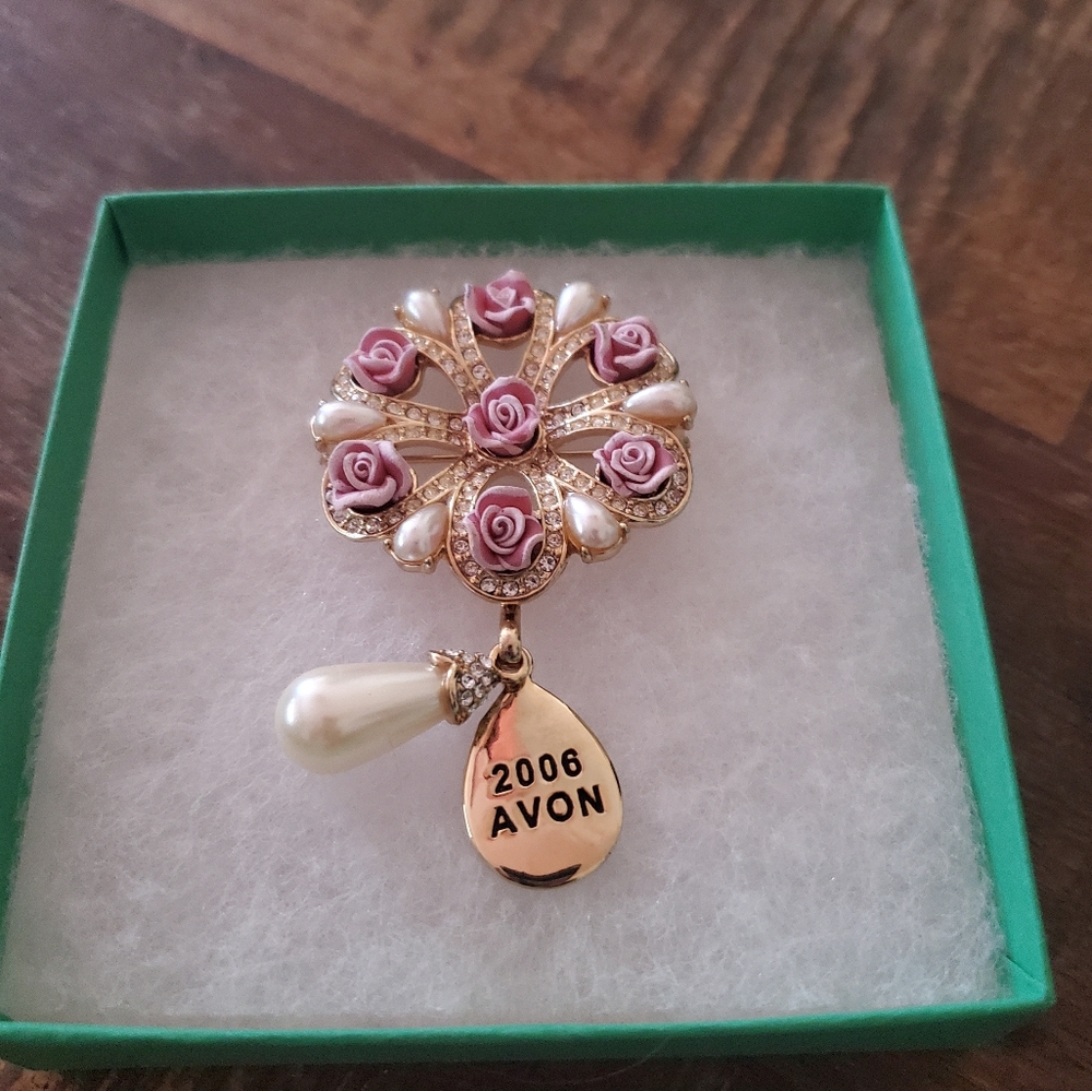 Avon Pink Bisque Rose Gold Tone Brooch - Picture 2 of 9